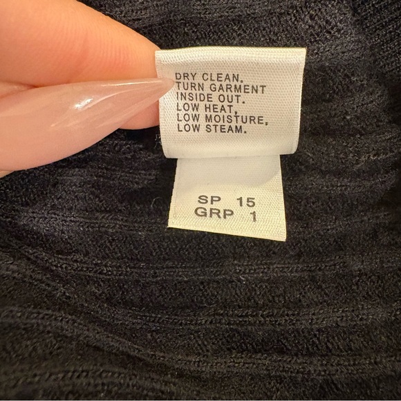 ST JOHN Wool Short Sleeve Ribbed Knit Sweater Size Medium - Picture 6 of 6